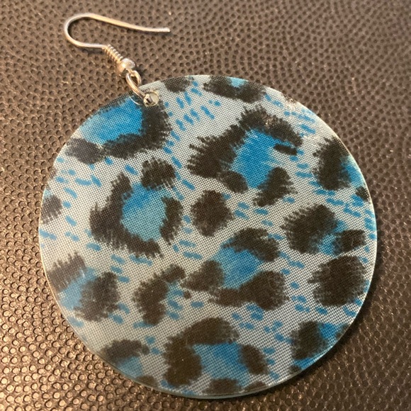 Acrylic blue & blue leopard pattern circle dangling pierced Earrings - Picture 3 of 6